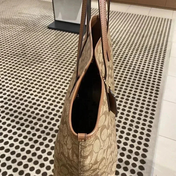 CITY TOTE IN SIGNATURE CANVAS (COACH 5696) - Picture 8 of 9